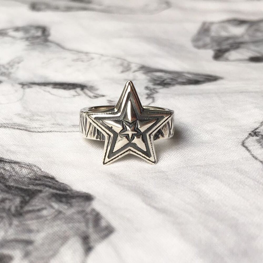 Cody Sanderson Tiny Star in Star with Cat Scratch Ring - US5